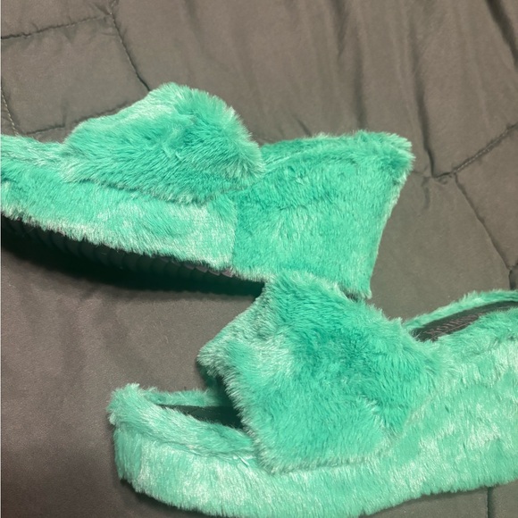 Kohl's Green Fuzzy Women's Wedges - Picture 3 of 5